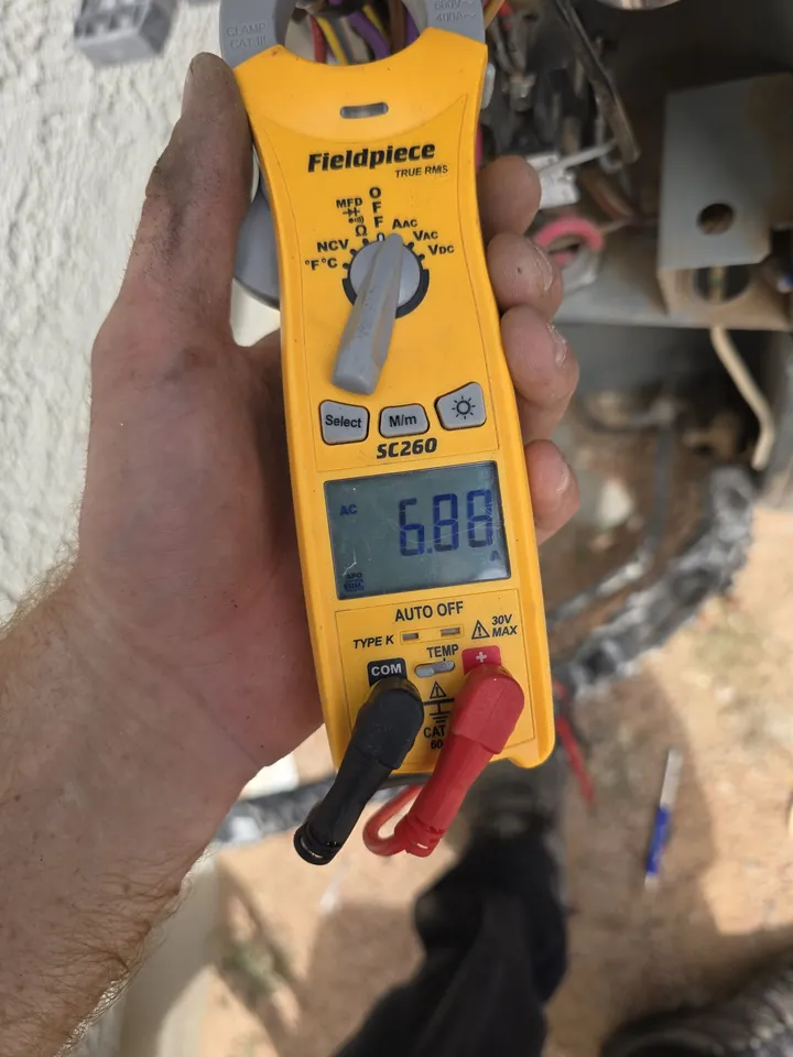 Checking a system with a clamp meter